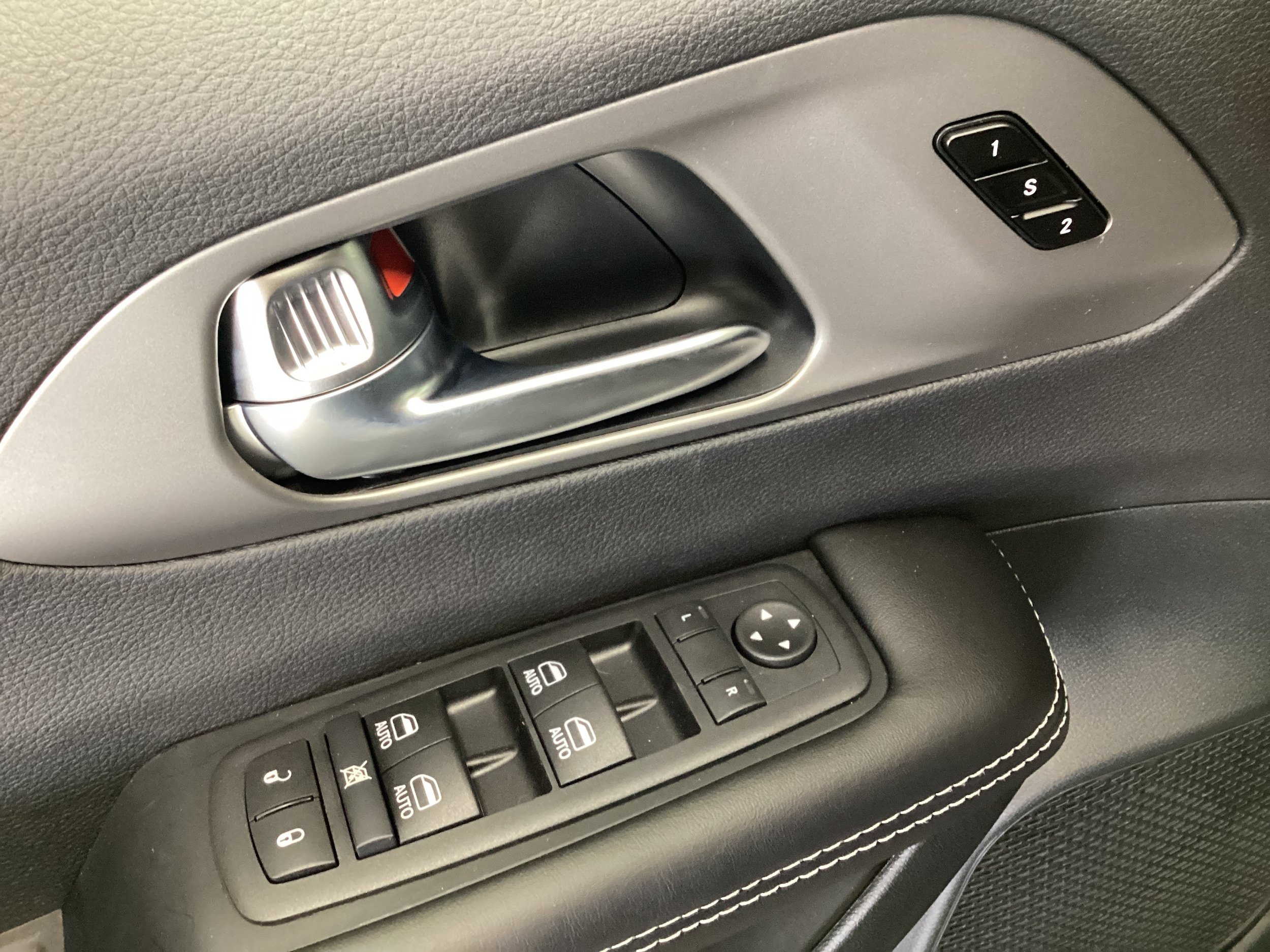 New 2027 Chrysler Pacifica Select w/ Family Tech Group AWD/4WD image 14