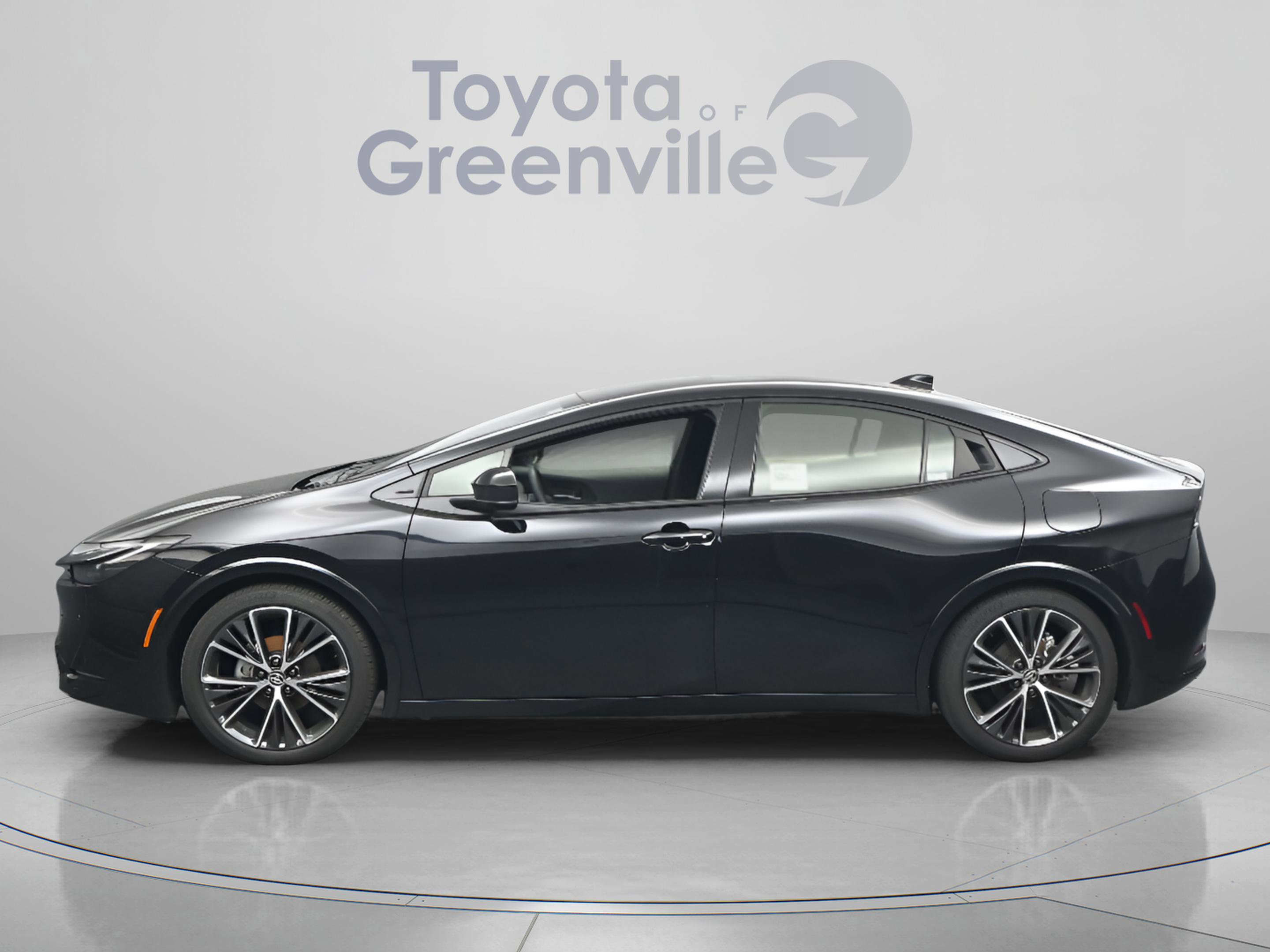 Used 2025 Toyota Prius XLE FWD image 5