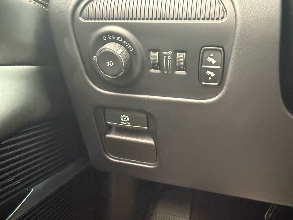 Used 2024 Jeep Grand Wagoneer Series III w/ Rear Seat Video Group 1 image 33