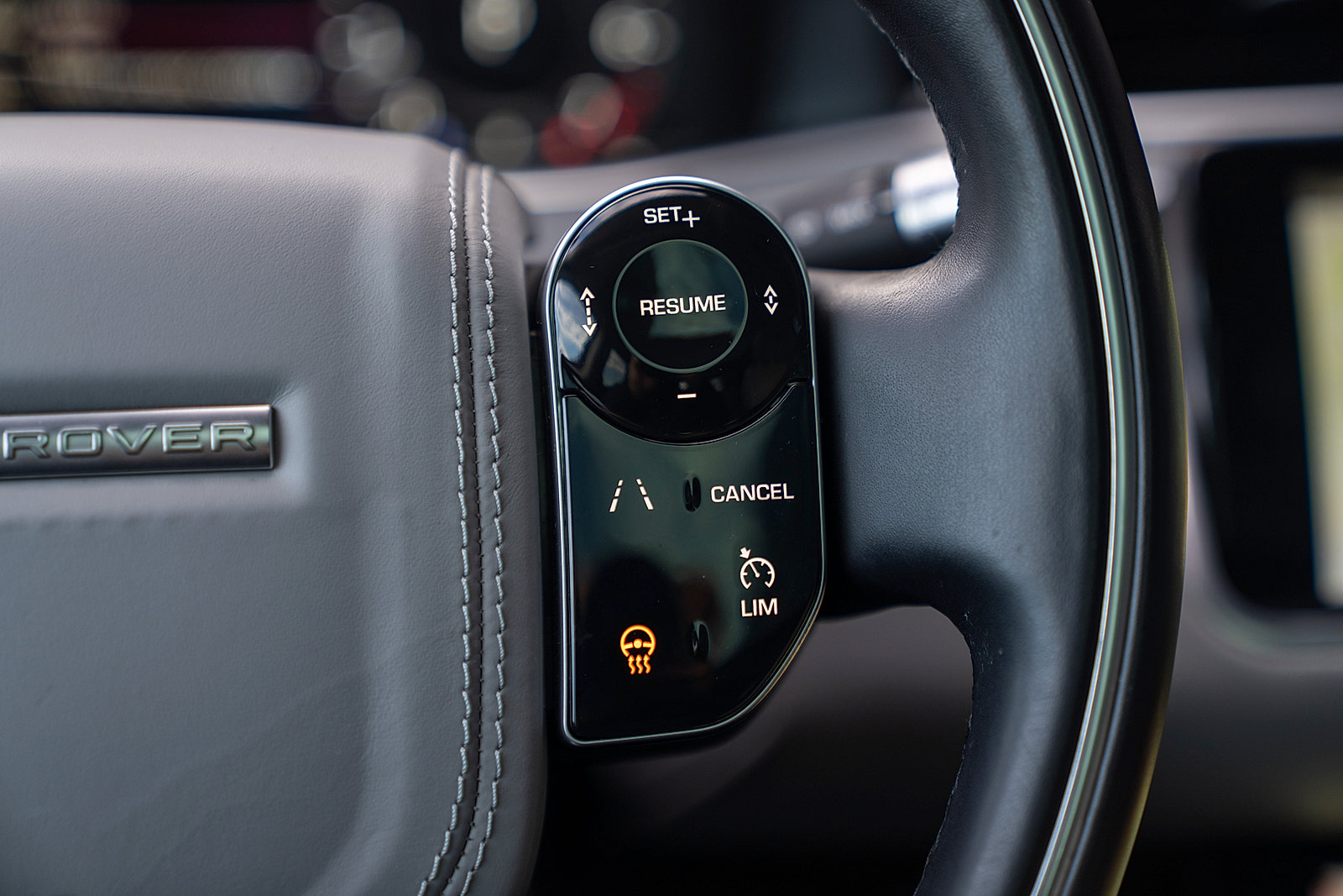 Used 2020 Land Rover Range Rover Evoque SE image 8