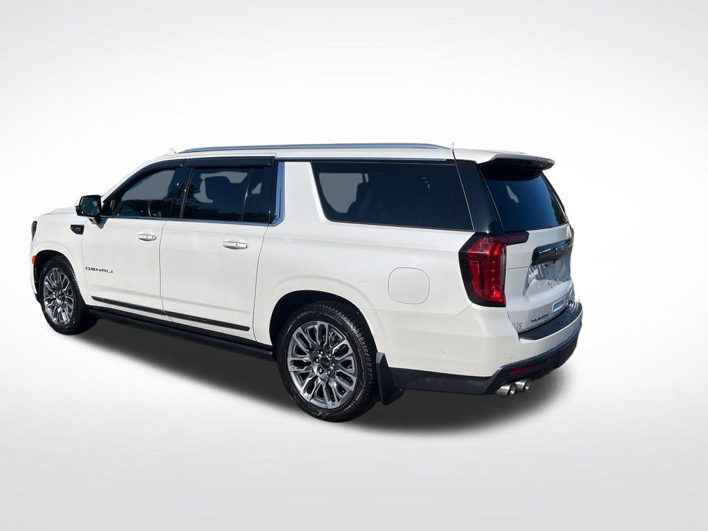 Used 2023 GMC Yukon XL Denali Ultimate AWD/4WD image 3
