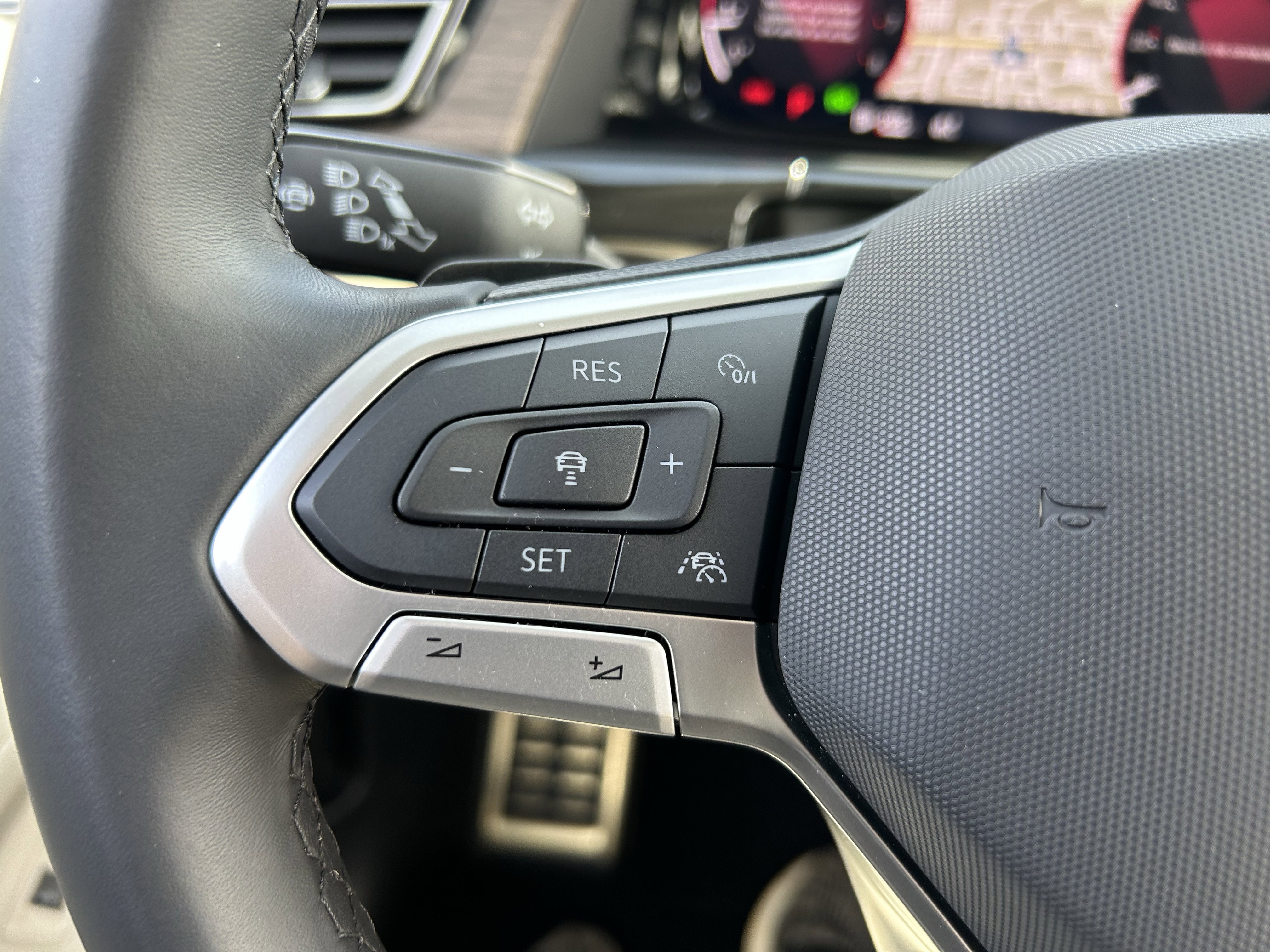 Certified 2025 Volkswagen Atlas SEL Premium R-Line image 19