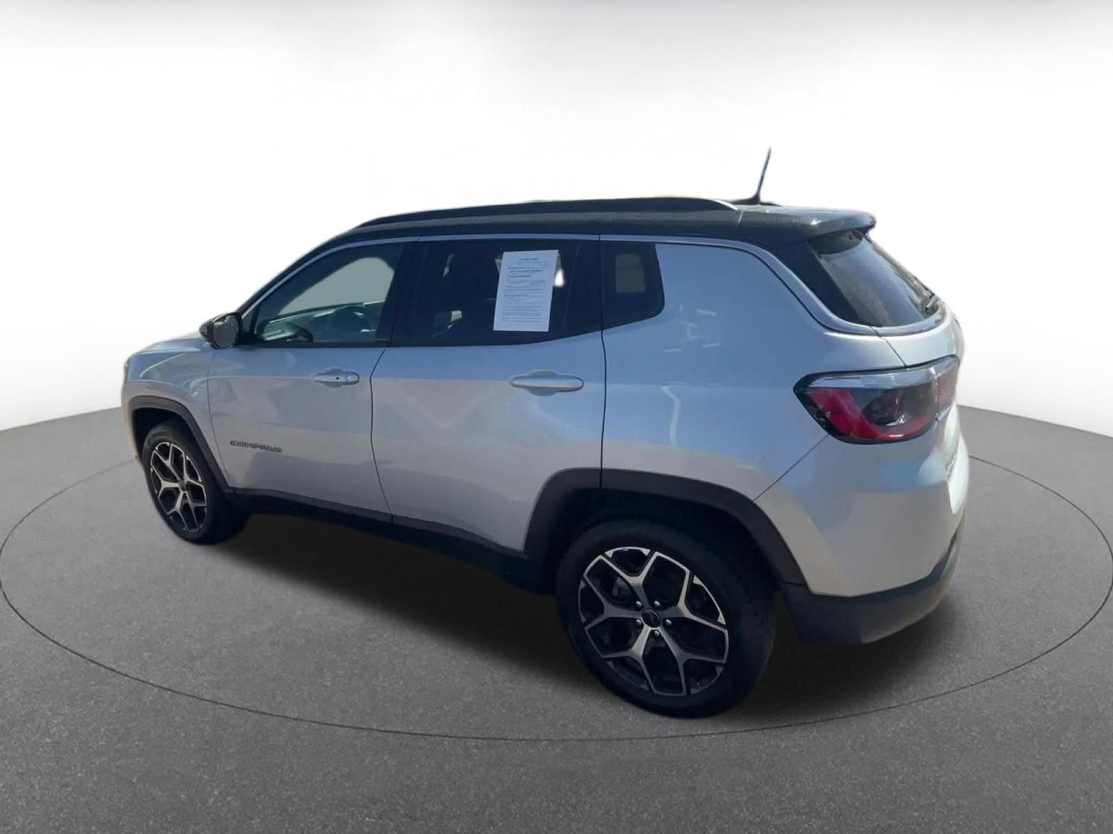 Used 2025 Jeep Compass Limited AWD/4WD image 10