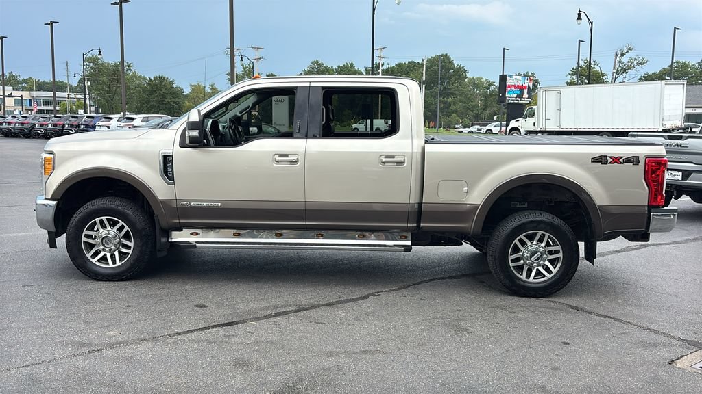 Used 2017 Ford F250 Lariat w/ Lariat Value Package AWD/4WD image 2