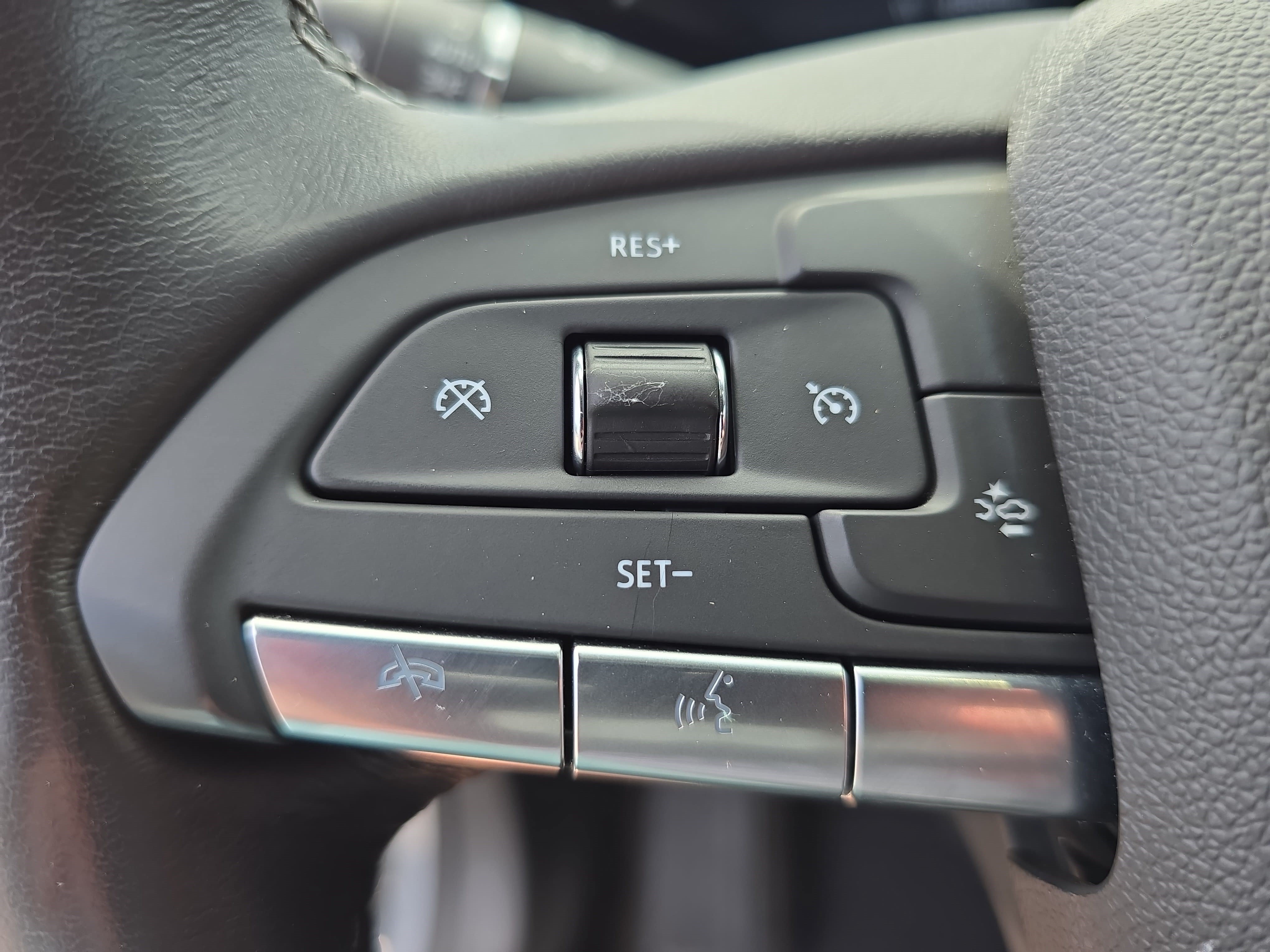 Certified 2025 Cadillac XT4 Premium Luxury AWD/4WD image 18