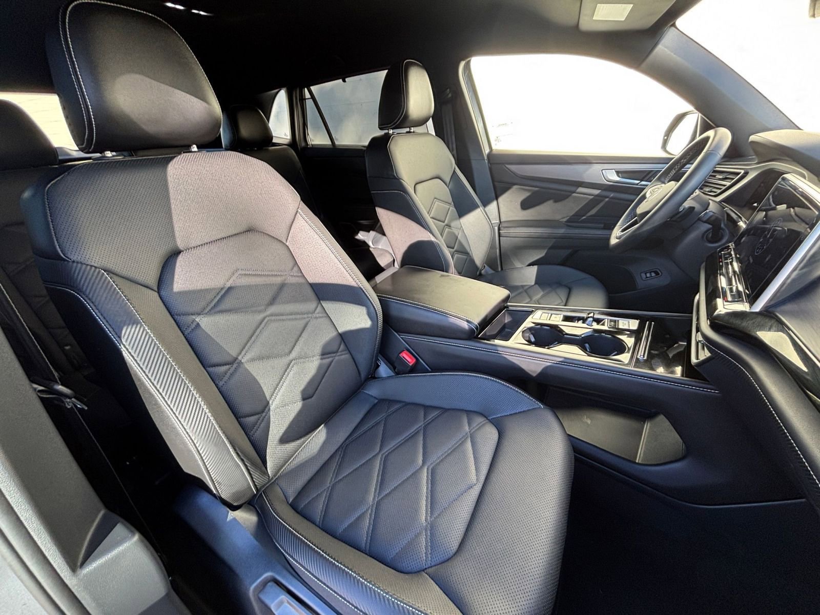 Used 2025 Volkswagen Atlas Cross Sport SE image 36