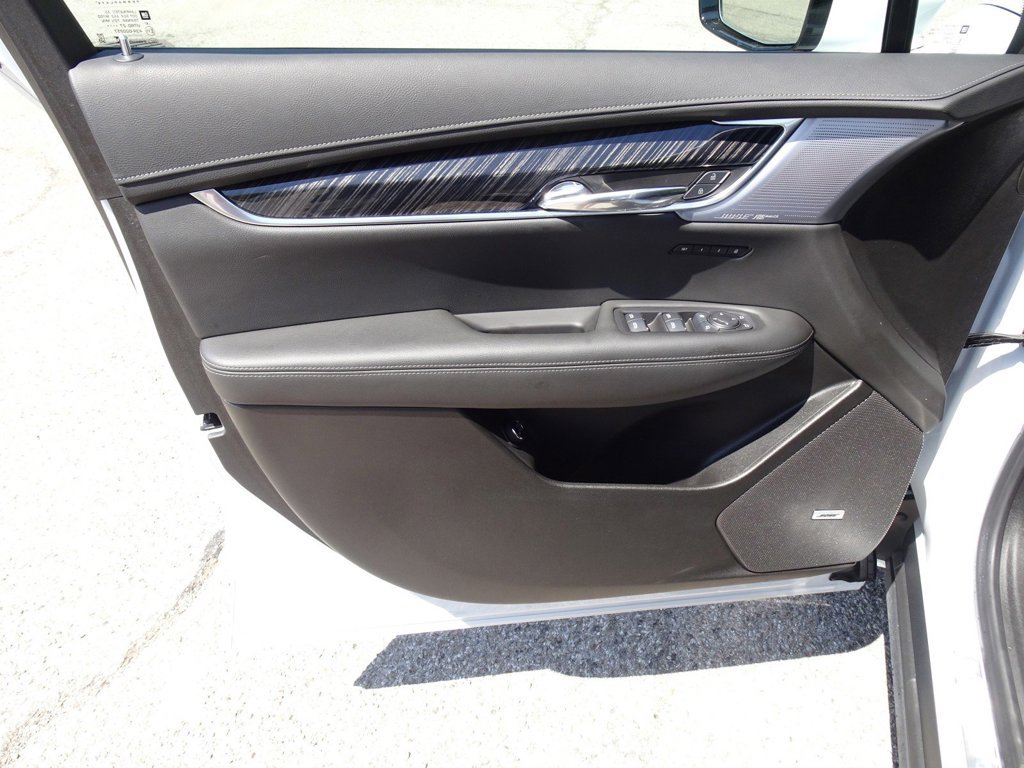 Certified 2025 Cadillac XT6 Premium Luxury w/ LPO, Floor Liner Package AWD/4WD image 10