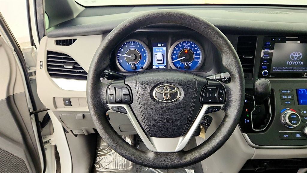 Used 2020 Toyota Sienna LE FWD image 13
