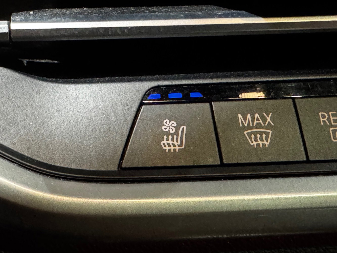Used 2020 BMW X7 xDrive40i w/ Premium Package image 34