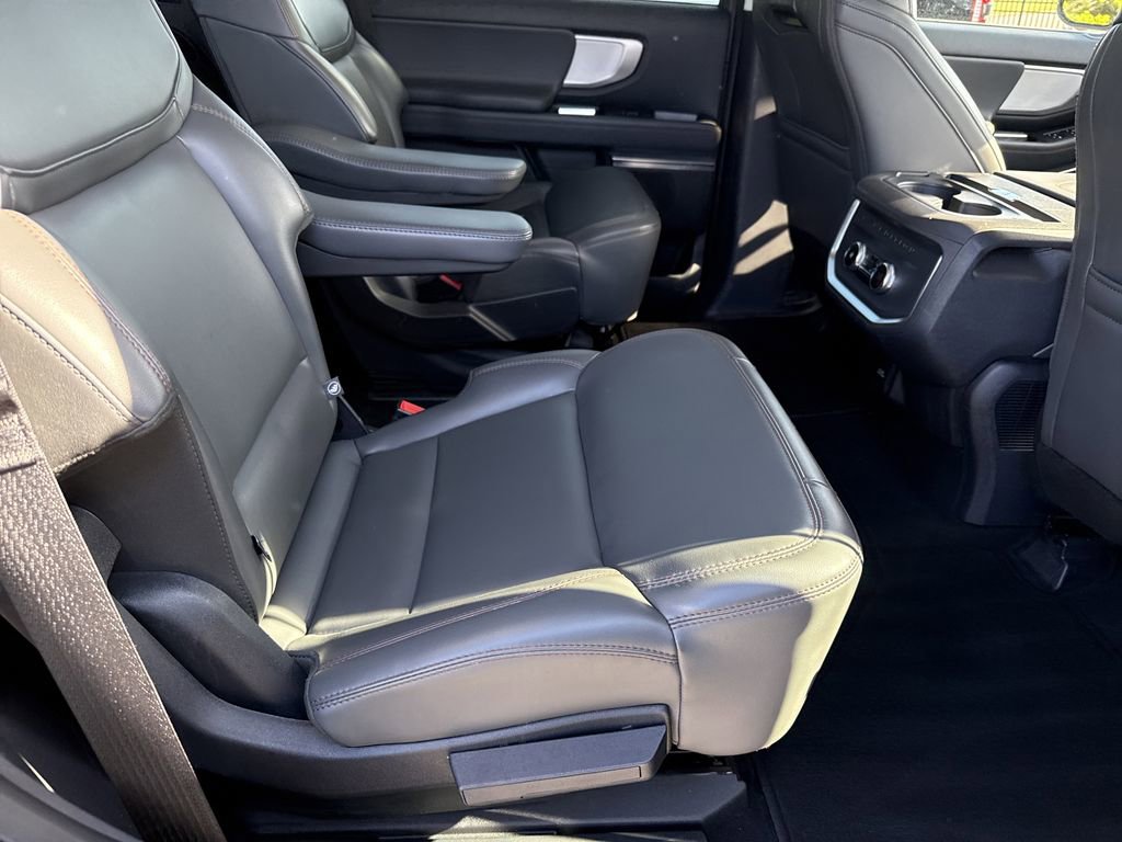 Used 2025 Ford Expedition Active image 15