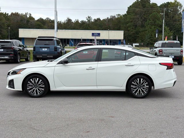 Used 2025 Nissan Altima 2.5 SV FWD image 2