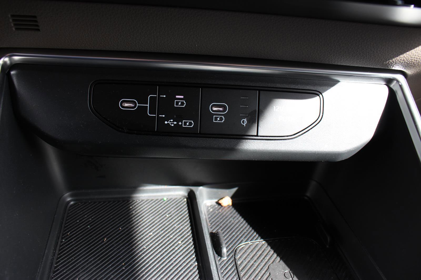 Used 2026 Kia Carnival EX image 24