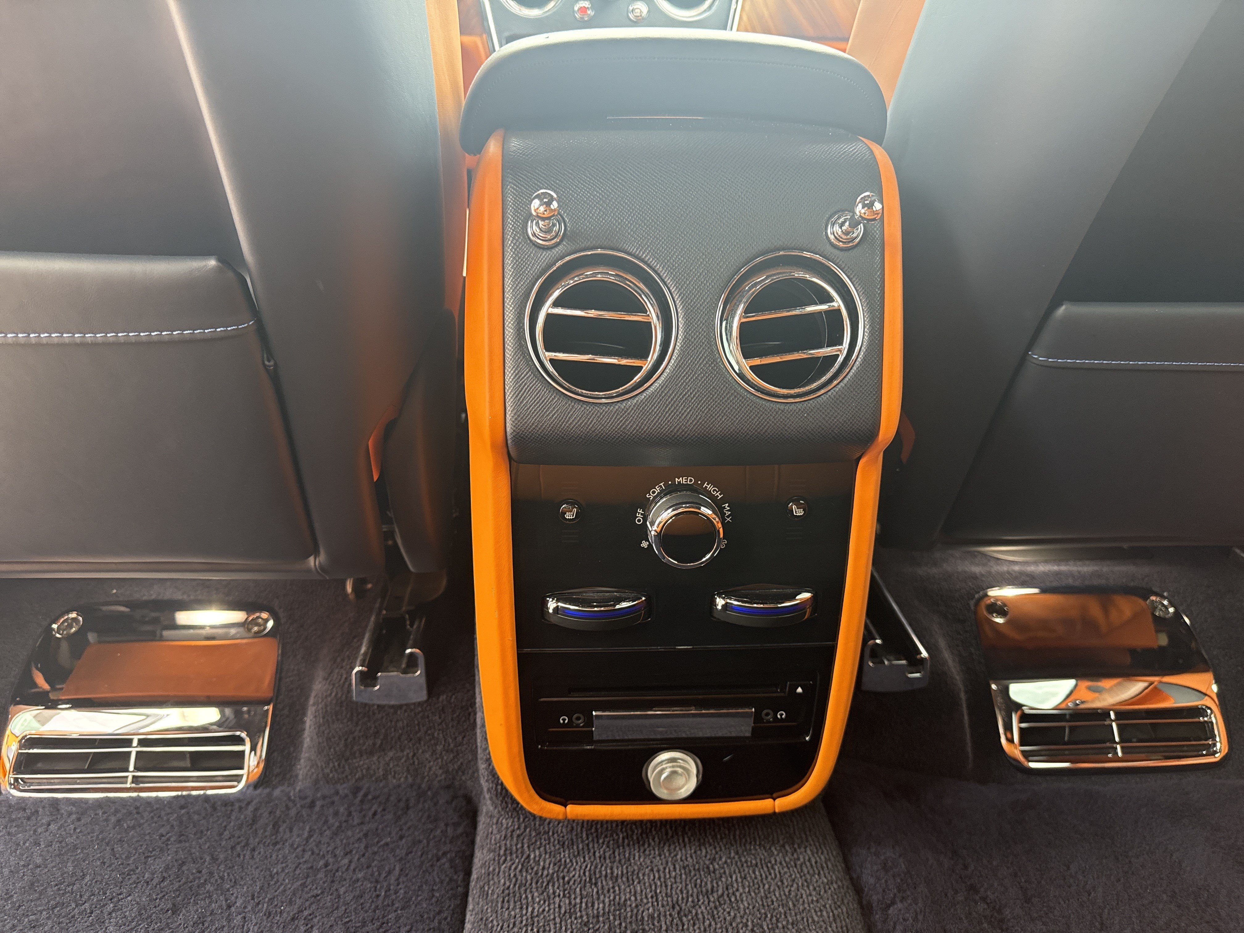 Certified 2021 Rolls-Royce Cullinan AWD/4WD image 39