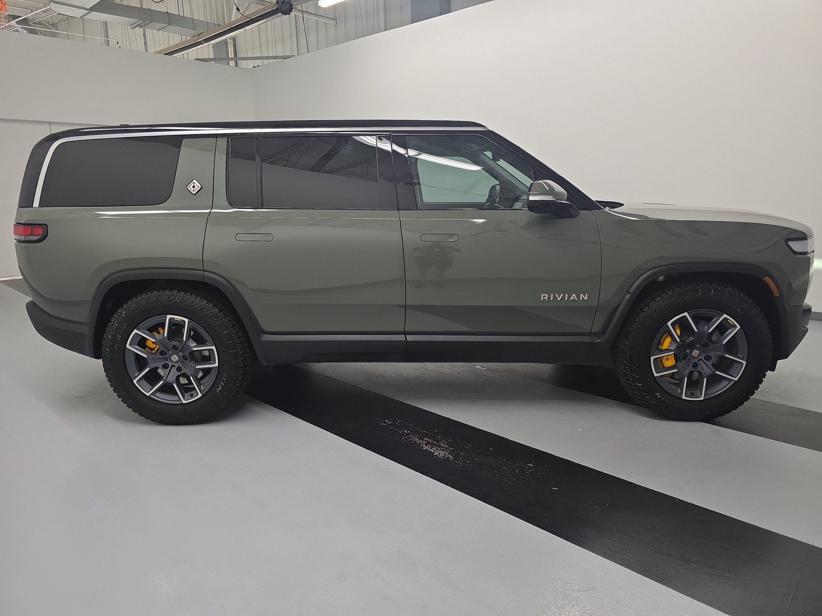Used 2023 Rivian R1S Launch Edition AWD/4WD image 6