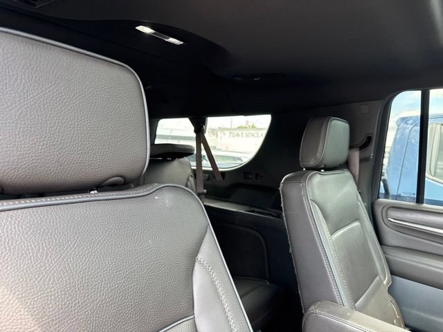Used 2022 GMC Yukon XL Denali w/ Denali Premium Package AWD/4WD image 10