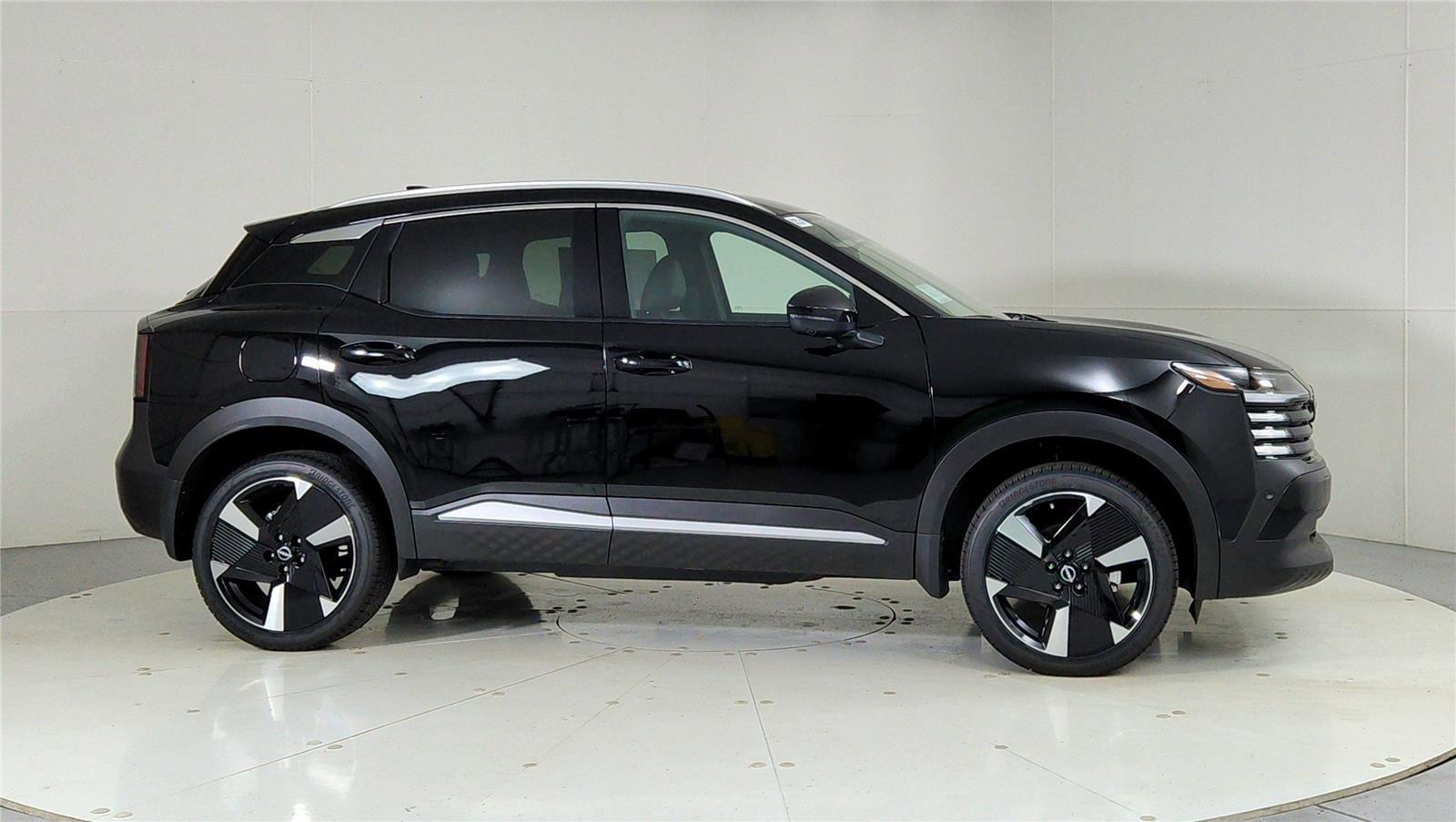 Used 2025 Nissan Kicks SR FWD image 8