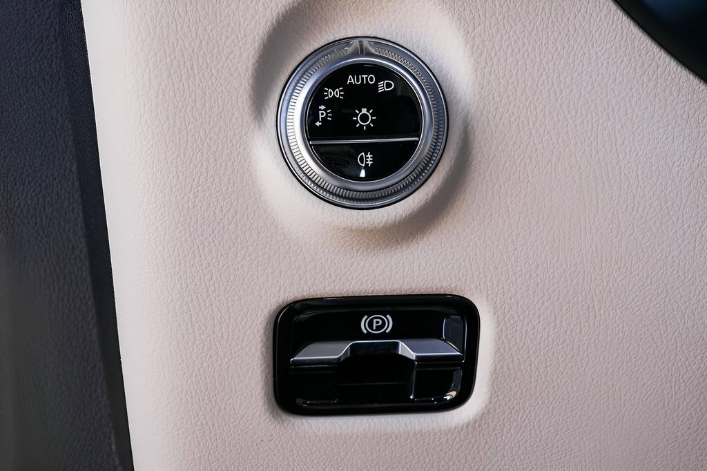 Used 2024 Mercedes-Benz CLE 300 4MATIC Cabriolet image 37