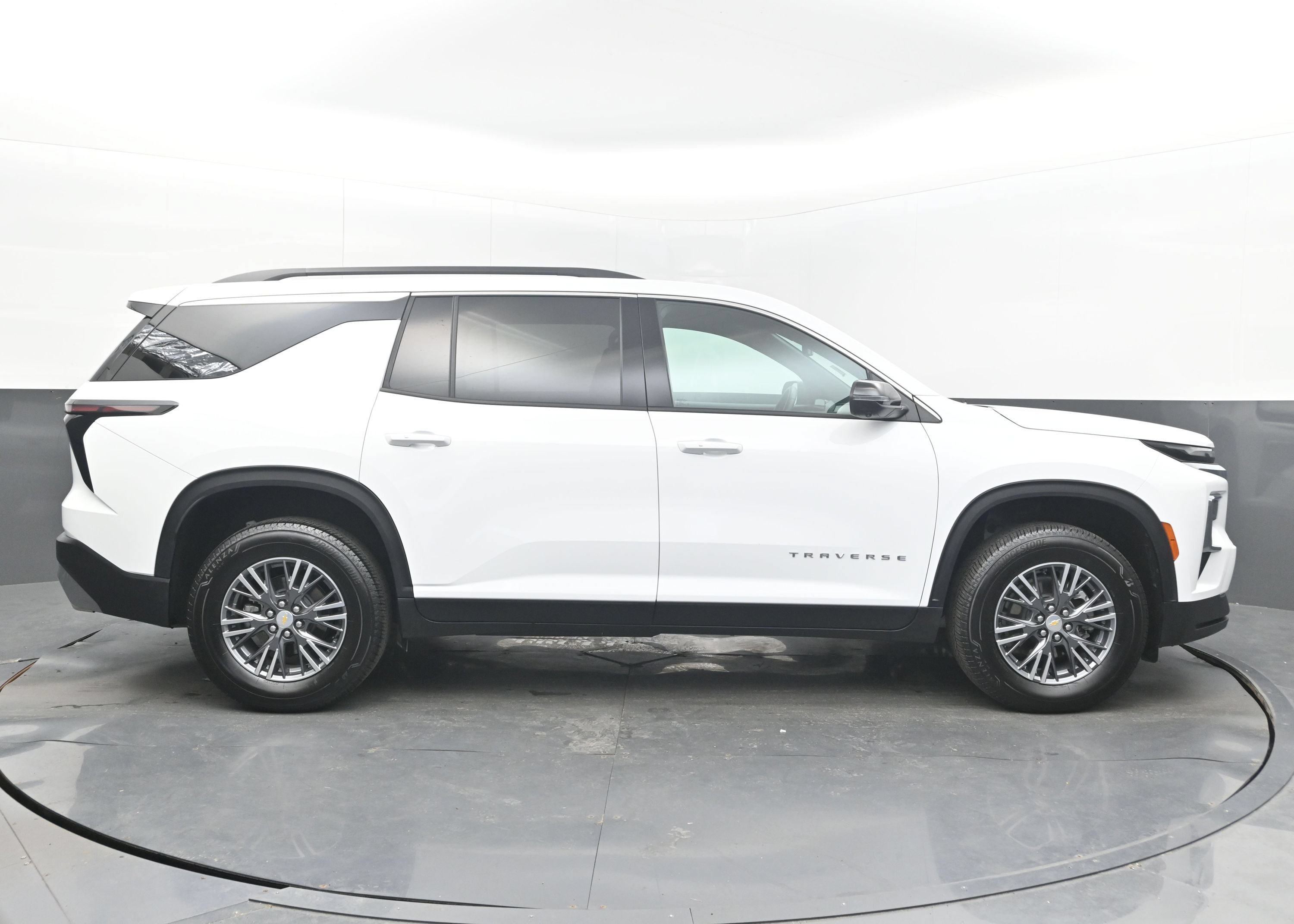 Certified 2026 Chevrolet Traverse LT w/ Driver Confidence Package FWD image 10