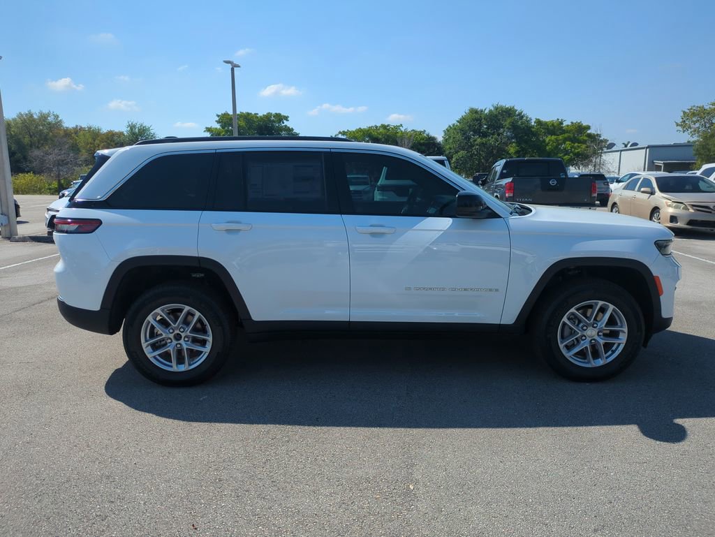 New 2025 Jeep Grand Cherokee Laredo RWD image 4