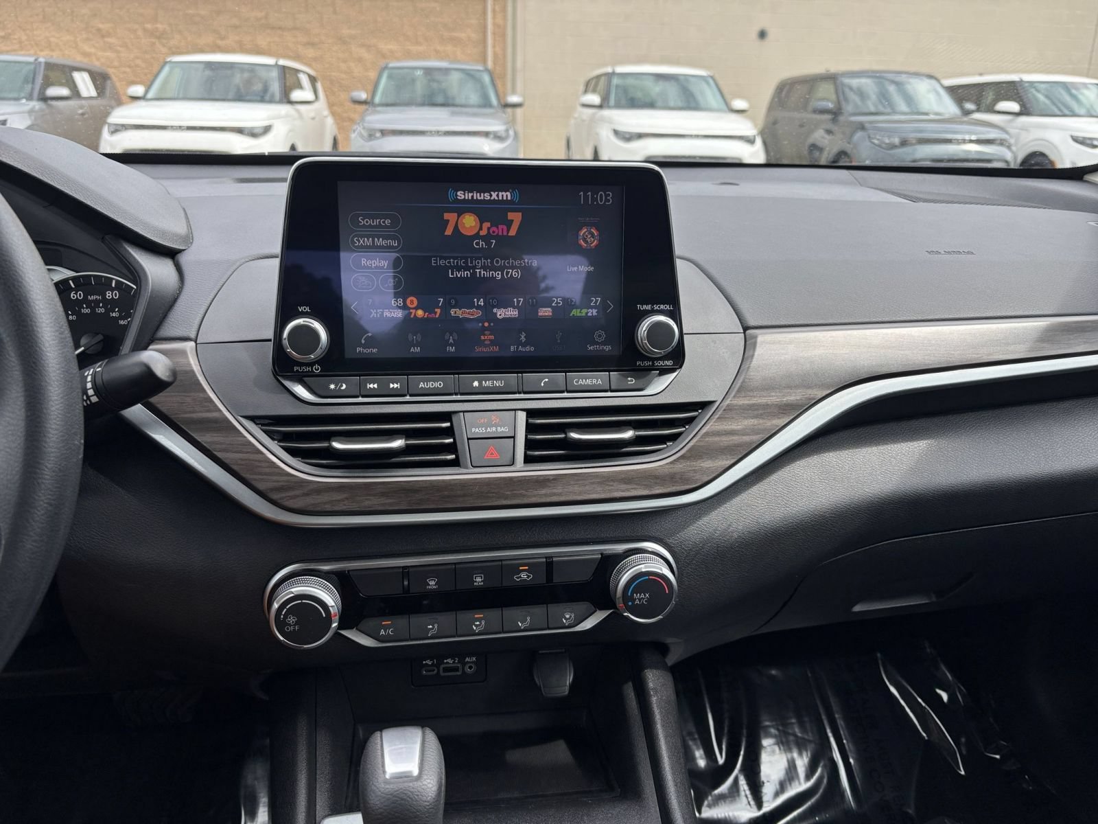Used 2025 Nissan Altima 2.5 SV FWD image 17
