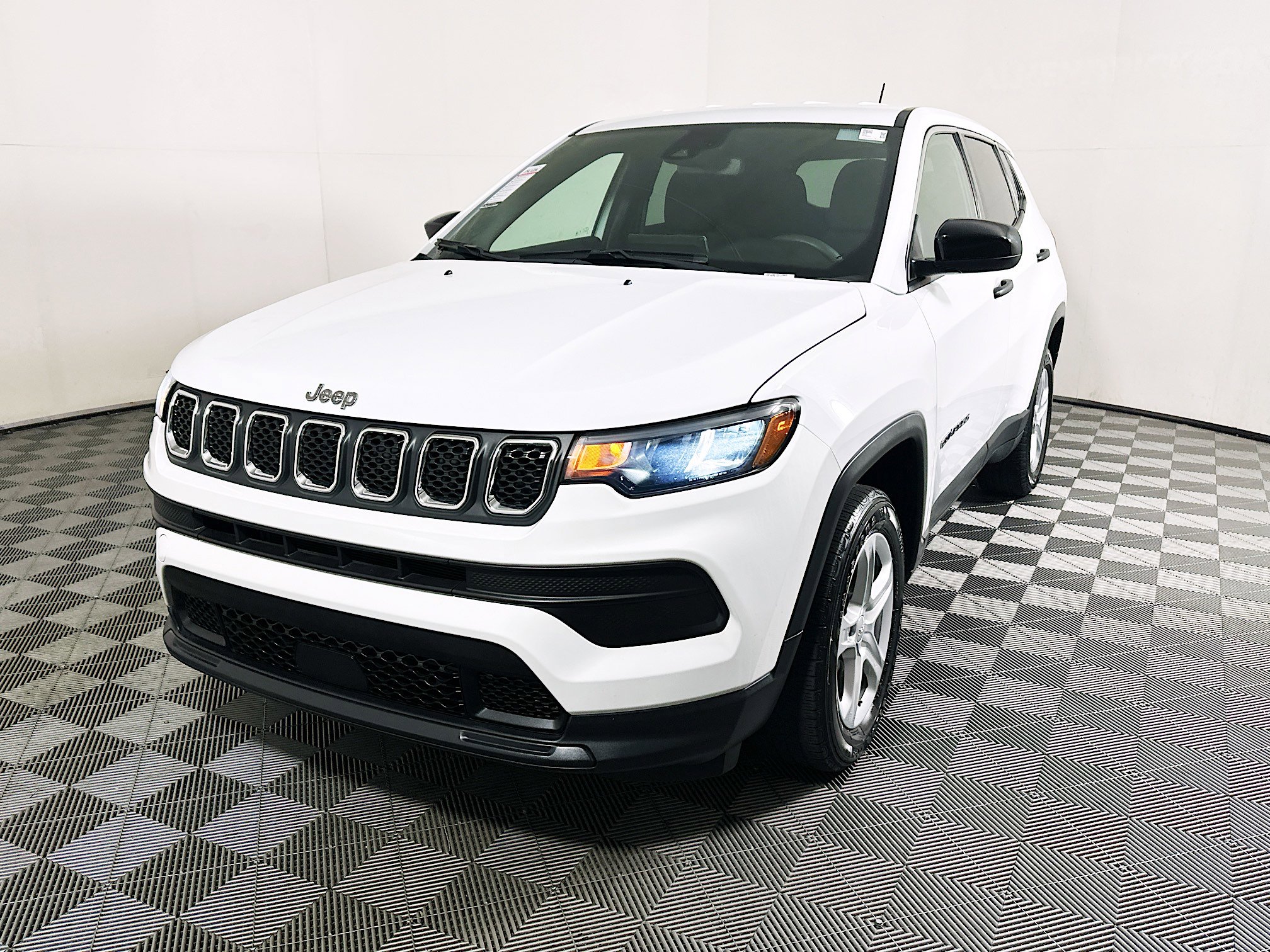 Used 2023 Jeep Compass Sport AWD/4WD image 7