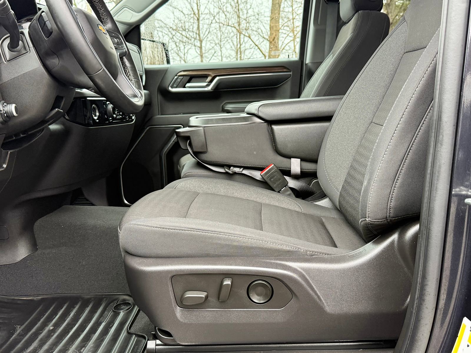 Certified 2024 Chevrolet Silverado 1500 LT AWD/4WD image 18
