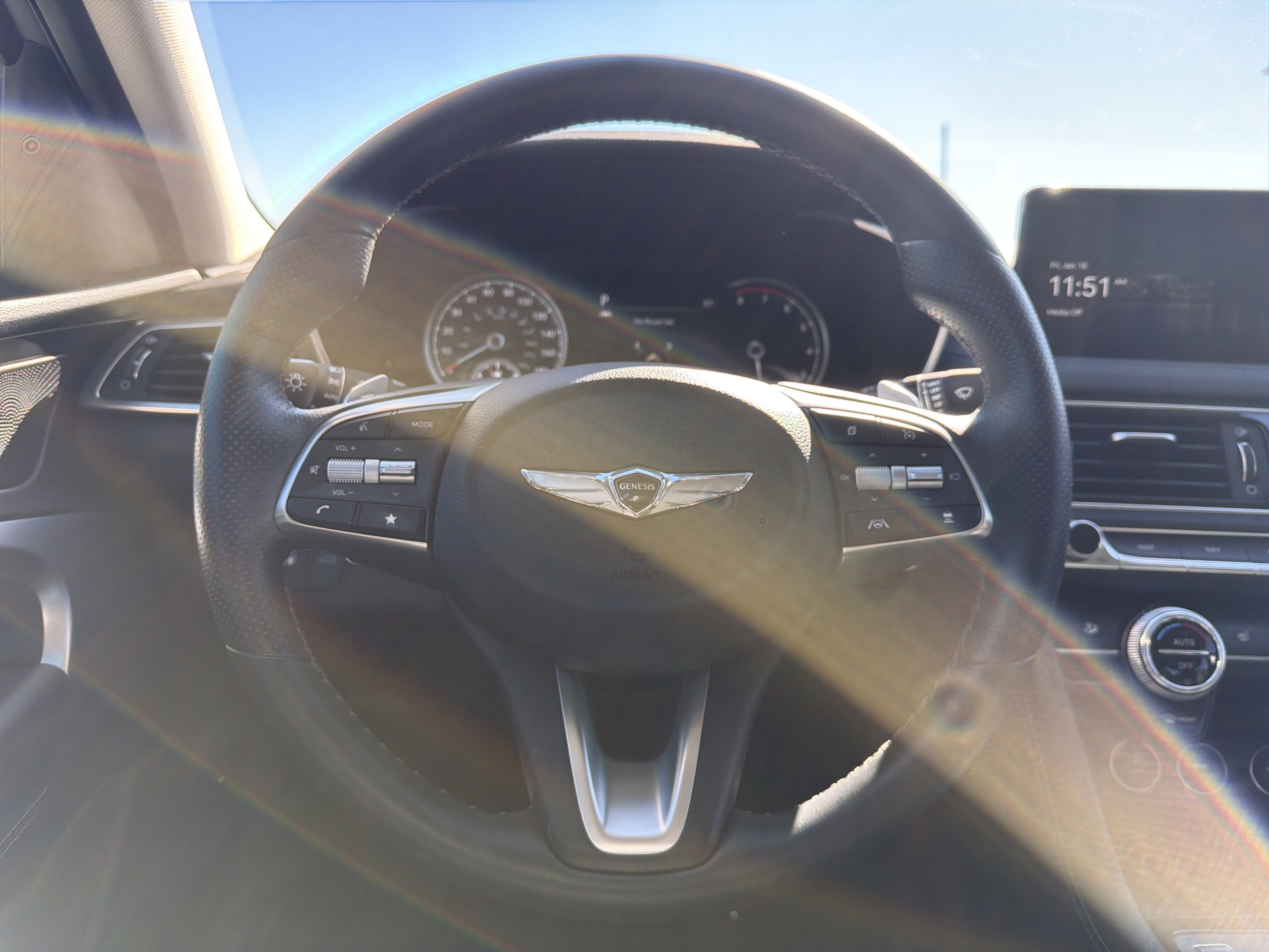 Used 2023 Genesis G70 2.0T image 18