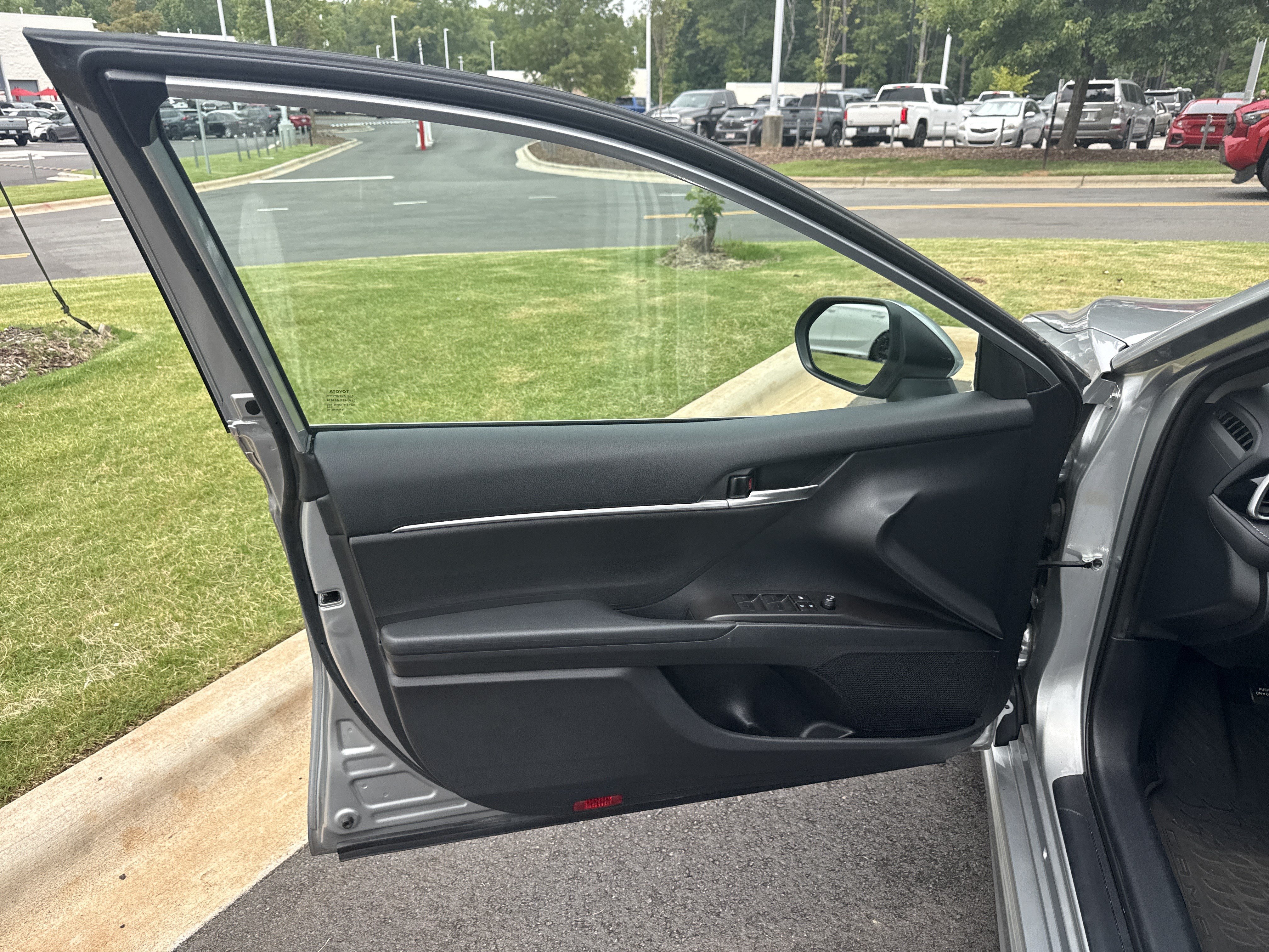 Used 2023 Toyota Camry SE FWD image 14