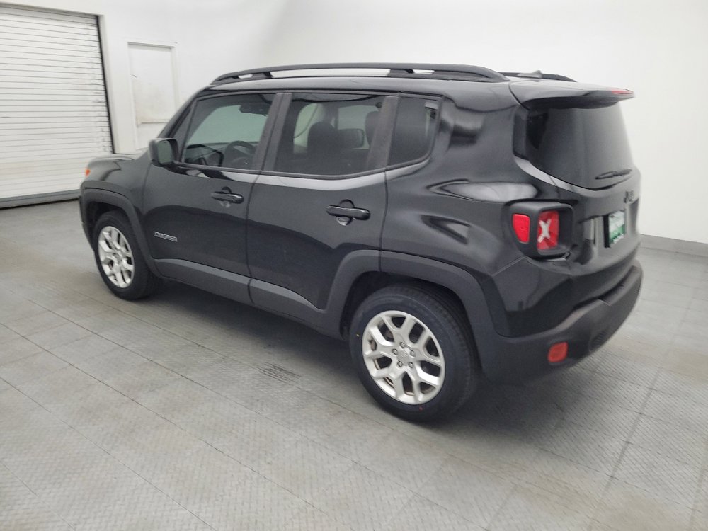 Used 2017 Jeep Renegade Latitude FWD image 3