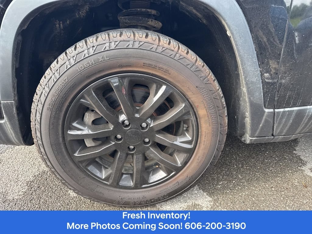 Used 2019 Jeep Cherokee Latitude Plus AWD/4WD image 10