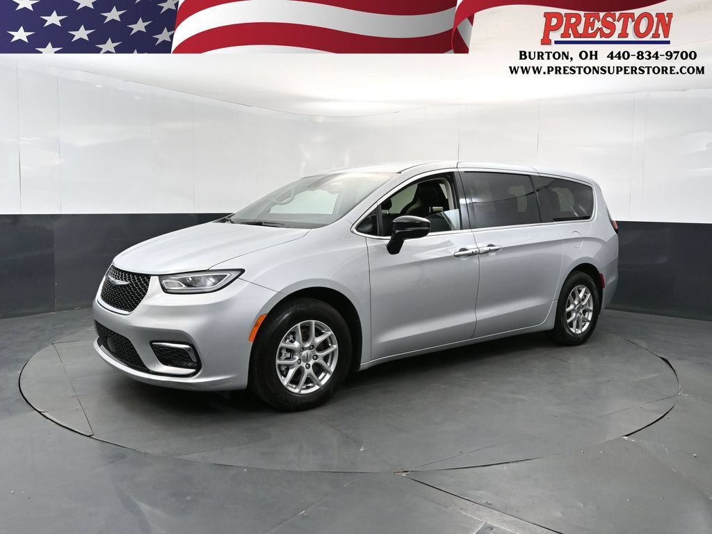 Used 2024 Chrysler Pacifica Touring-L FWD image 1