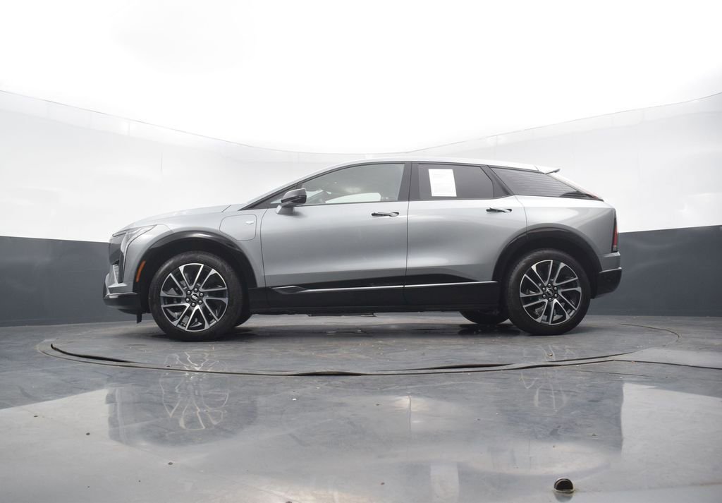 Certified 2025 Cadillac Optiq Sport 2 w/ LPO, Floor Liner Package AWD/4WD image 49