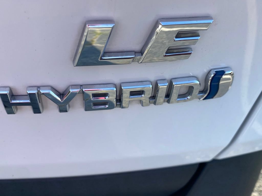 Used 2021 Toyota RAV4 LE AWD/4WD image 15