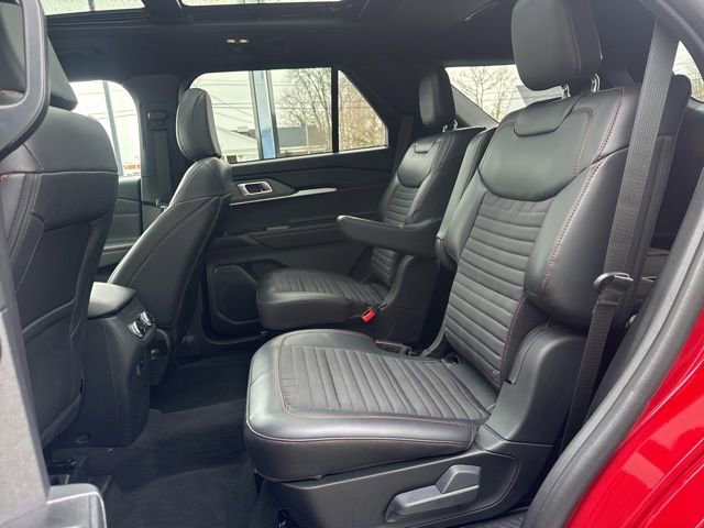 Used 2025 Ford Explorer ST-Line w/ Premium Package image 11