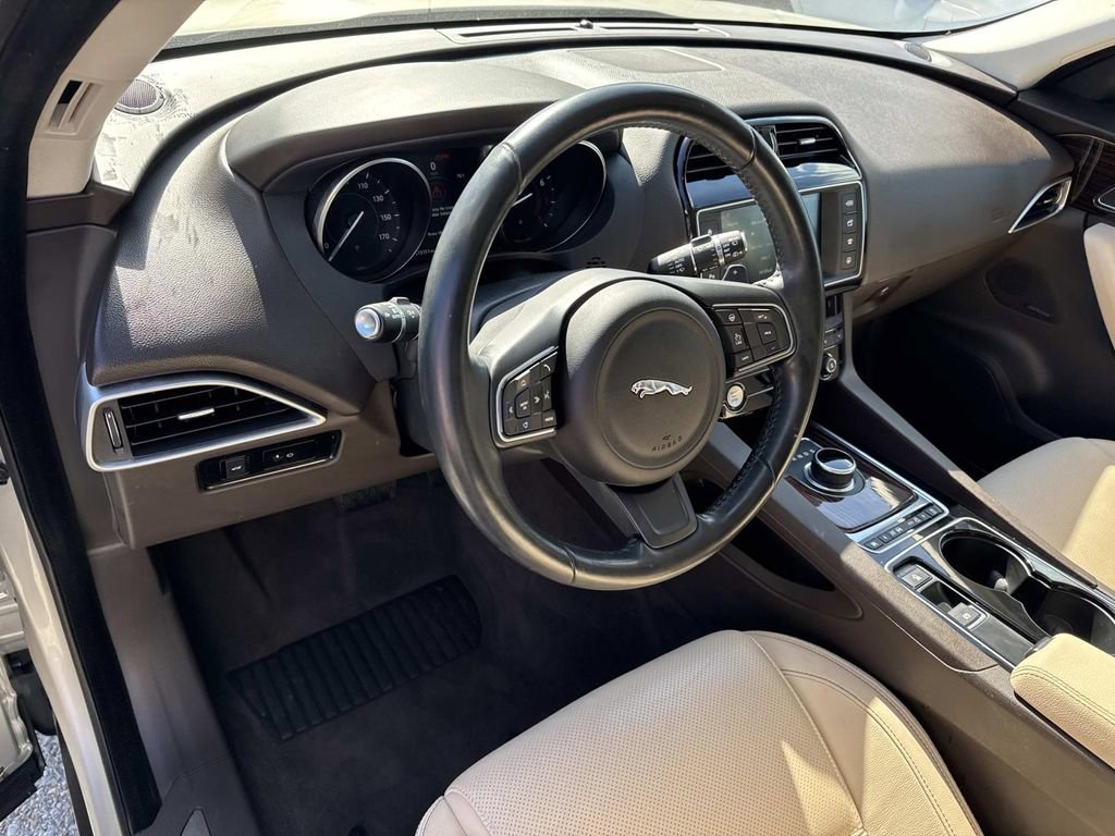 Used 2017 Jaguar F-PACE Prestige image 20