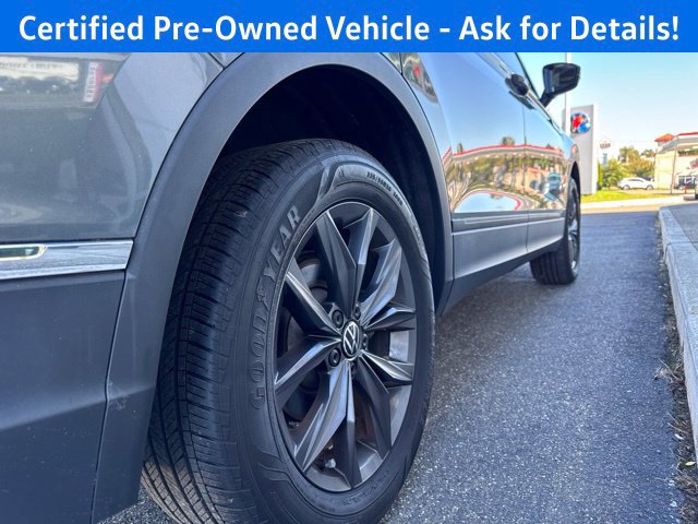 Certified 2023 Volkswagen Tiguan SE w/ Panoramic Sunroof Package AWD/4WD image 22