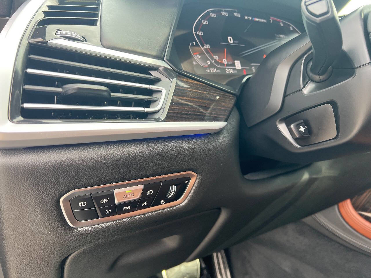 Used 2021 BMW X7 M50i w/ Executive Package image 8