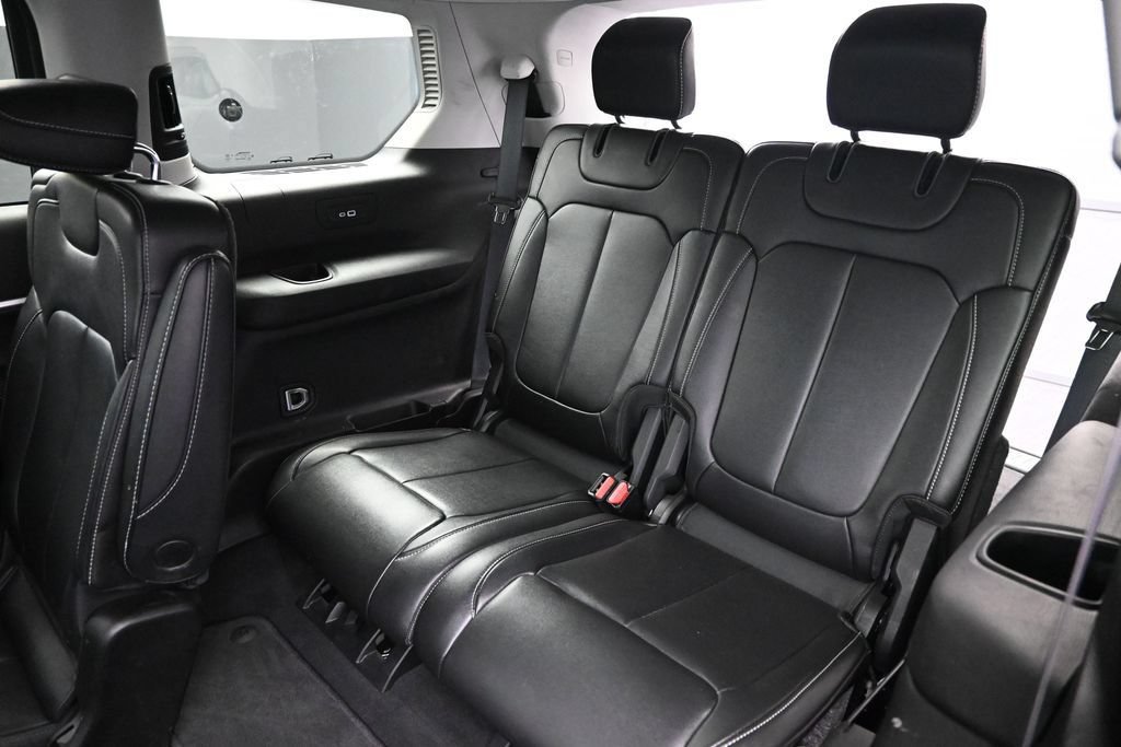 Used 2023 Jeep Grand Cherokee L Limited AWD/4WD image 18