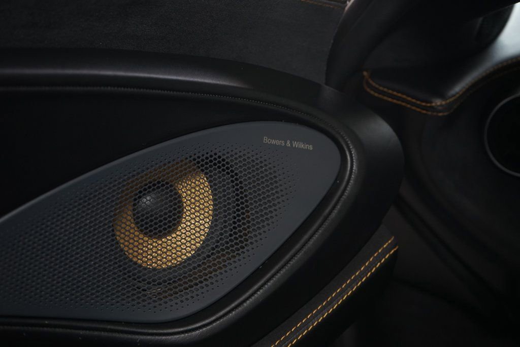 Used 2018 McLaren 570S Spider image 23