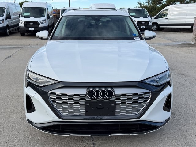 Used 2024 Audi Q8 e-tron Premium Plus w/ Premium Plus Package AWD/4WD image 2