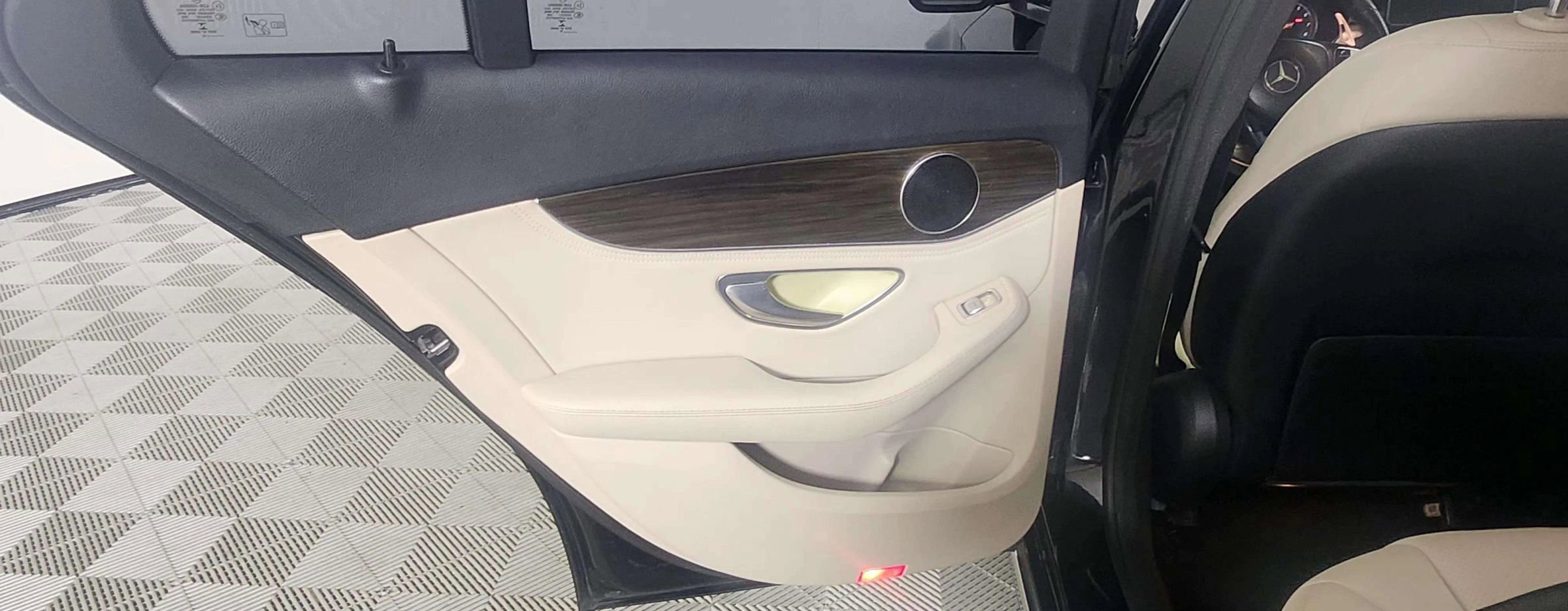 Used 2015 Mercedes-Benz C 300 Sedan image 13