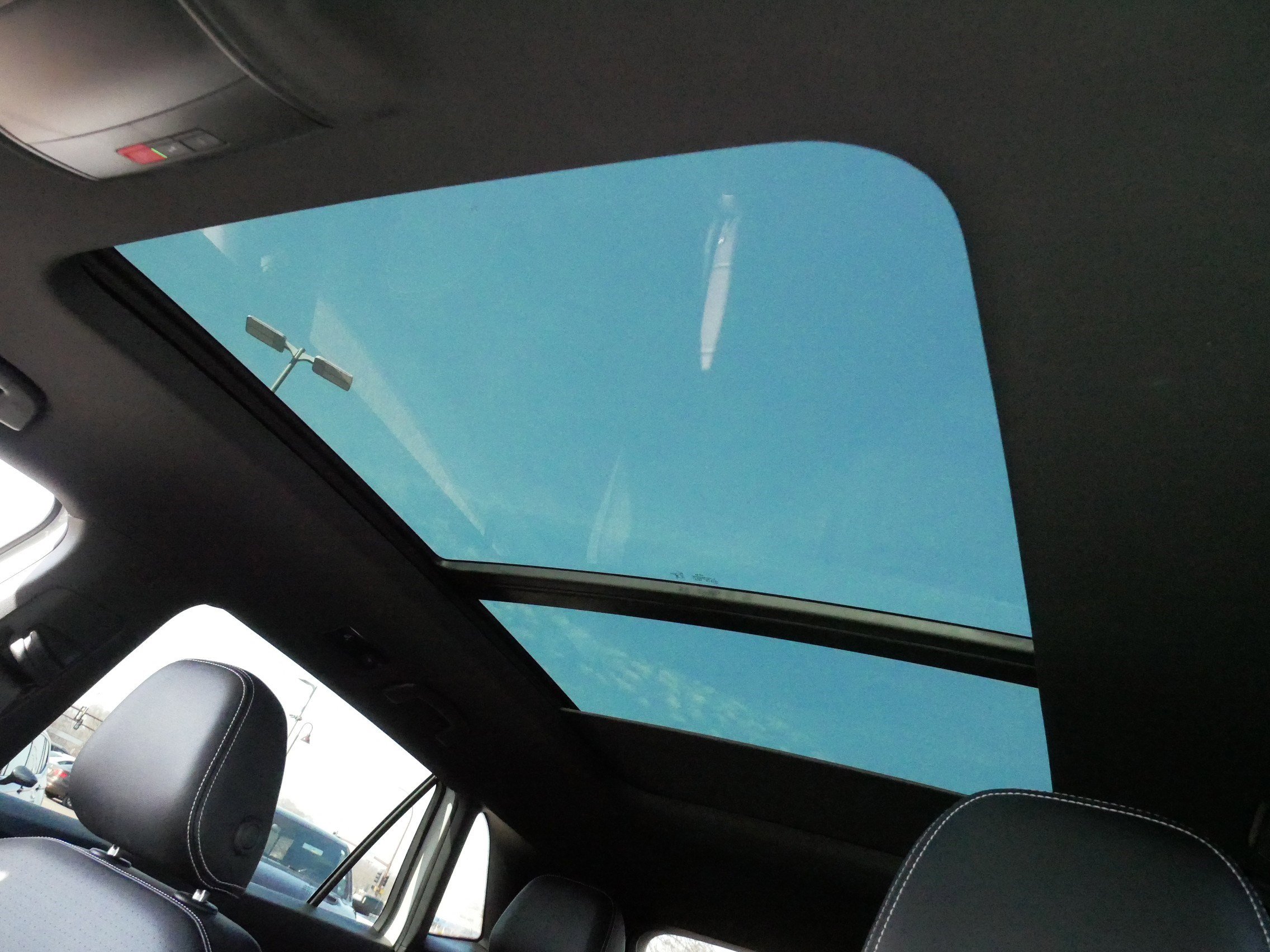 Used 2023 Volkswagen Atlas Cross Sport SEL R-Line image 33