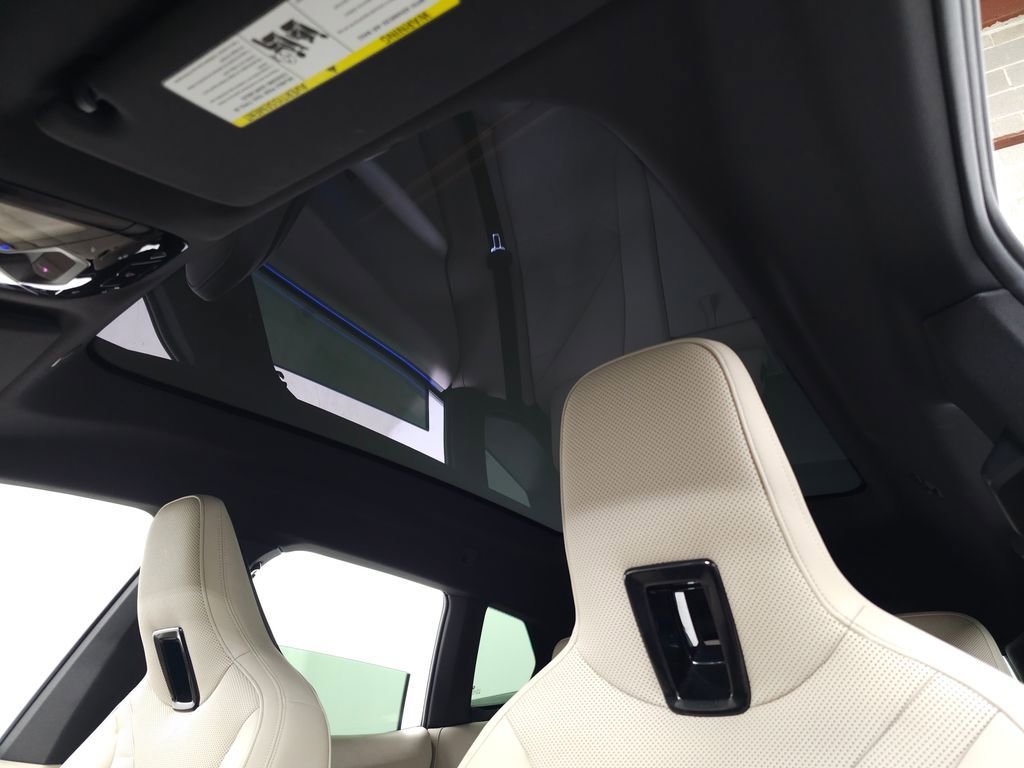 Used 2023 BMW iX xDrive50 w/ Premium Package image 17