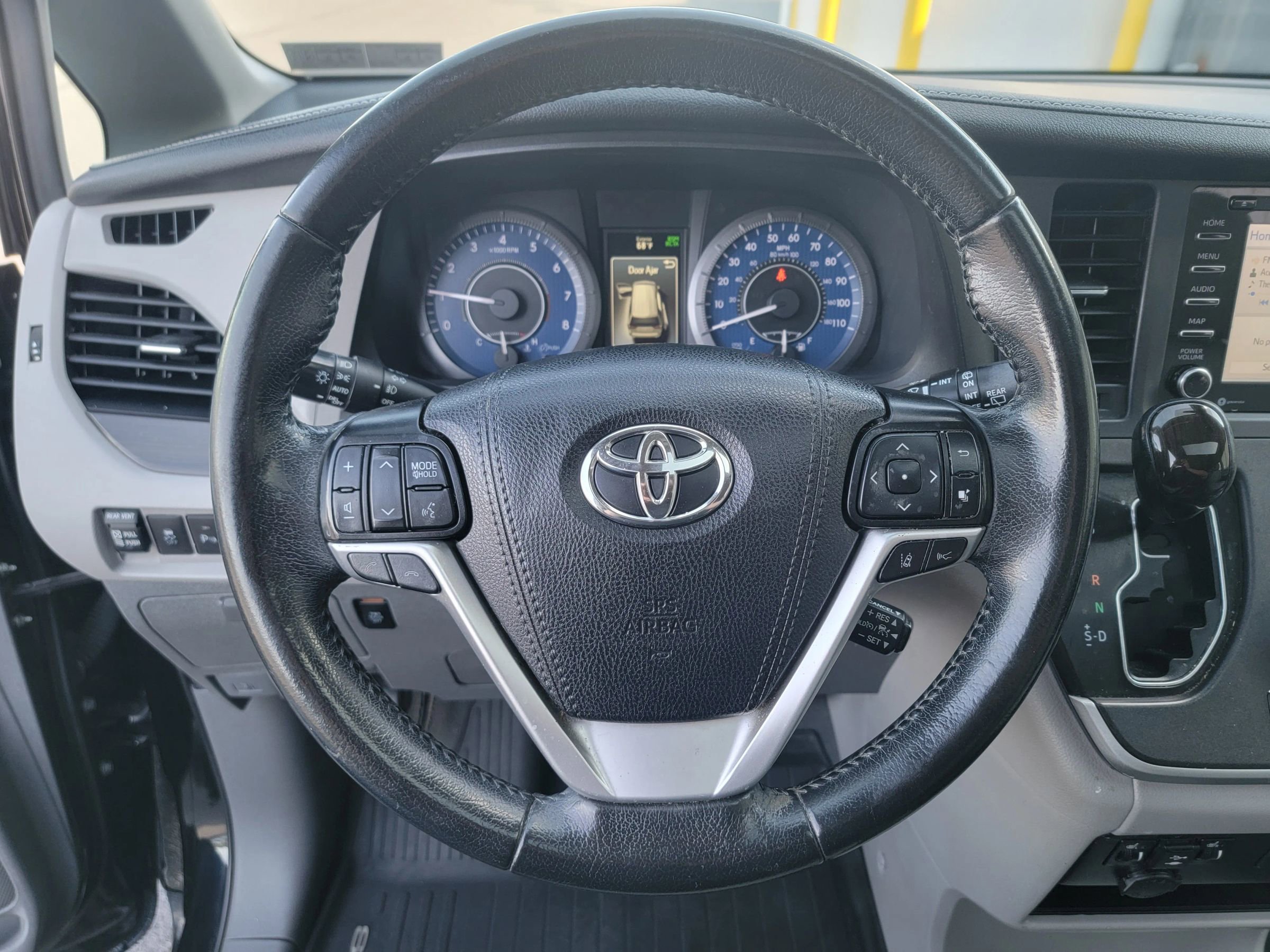 Used 2020 Toyota Sienna XLE w/ XLE Navigation Package AWD/4WD image 25