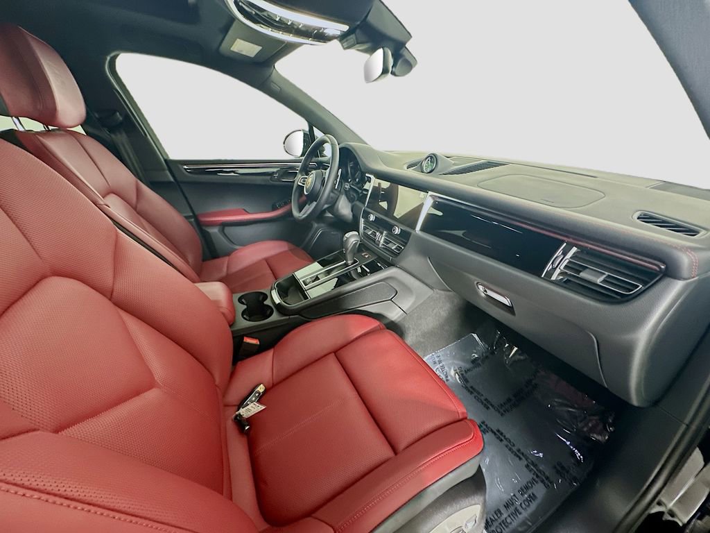 Certified 2026 Porsche Macan image 30