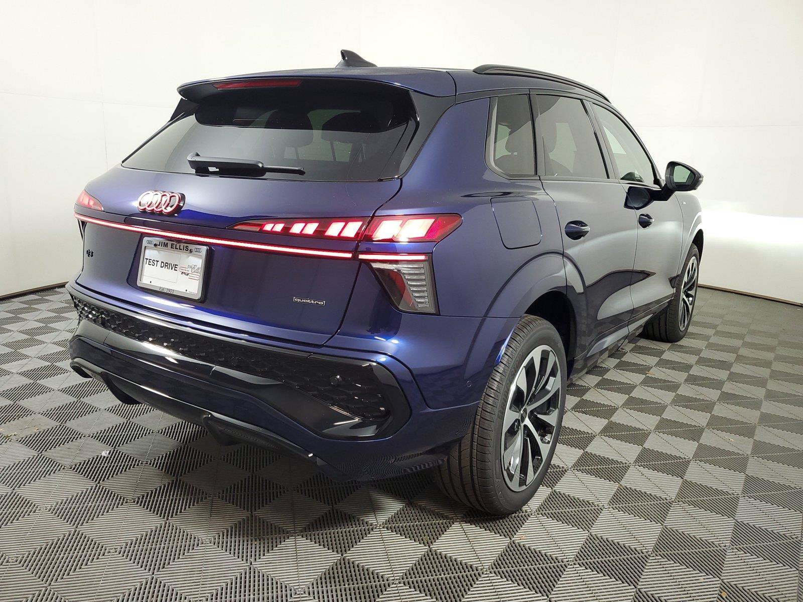 New 2026 Audi Q3 quattro 2.0T AWD/4WD image 6