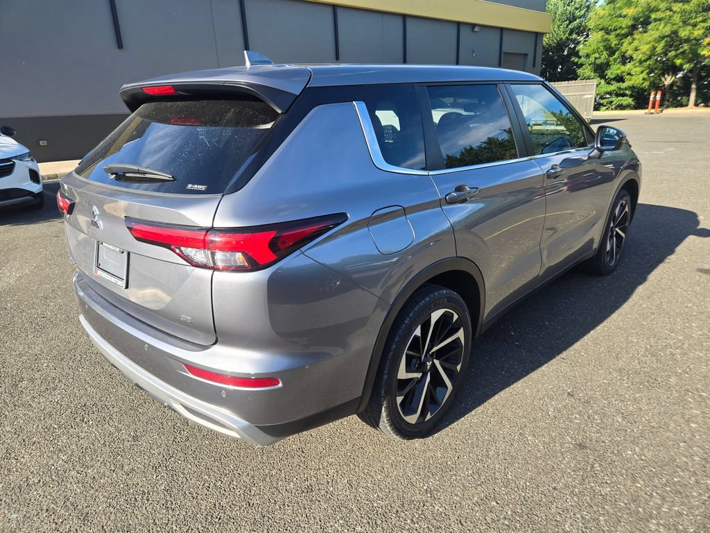 Used 2024 Mitsubishi Outlander SE AWD/4WD image 7