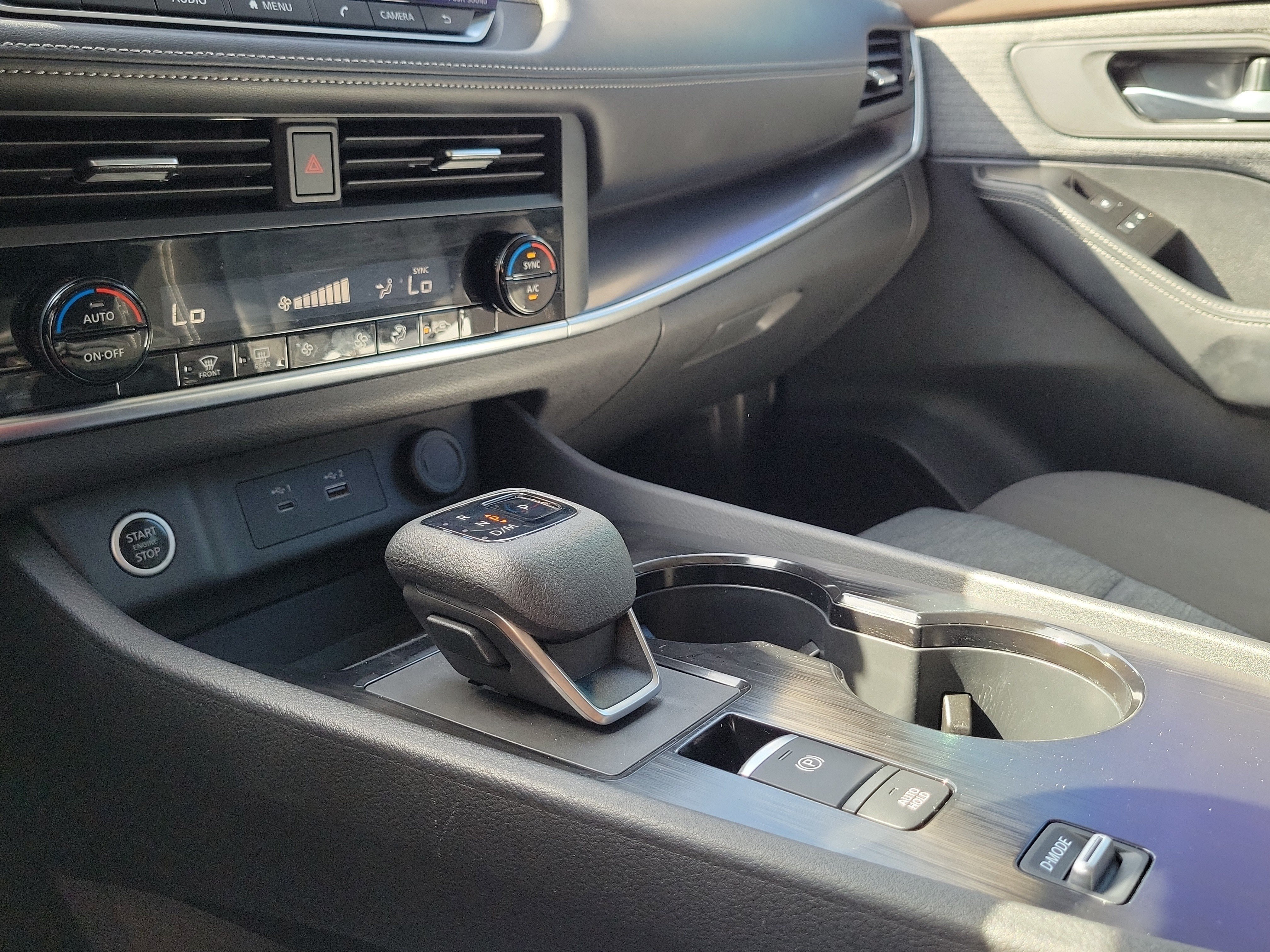 Used 2023 Nissan Rogue SV FWD image 25