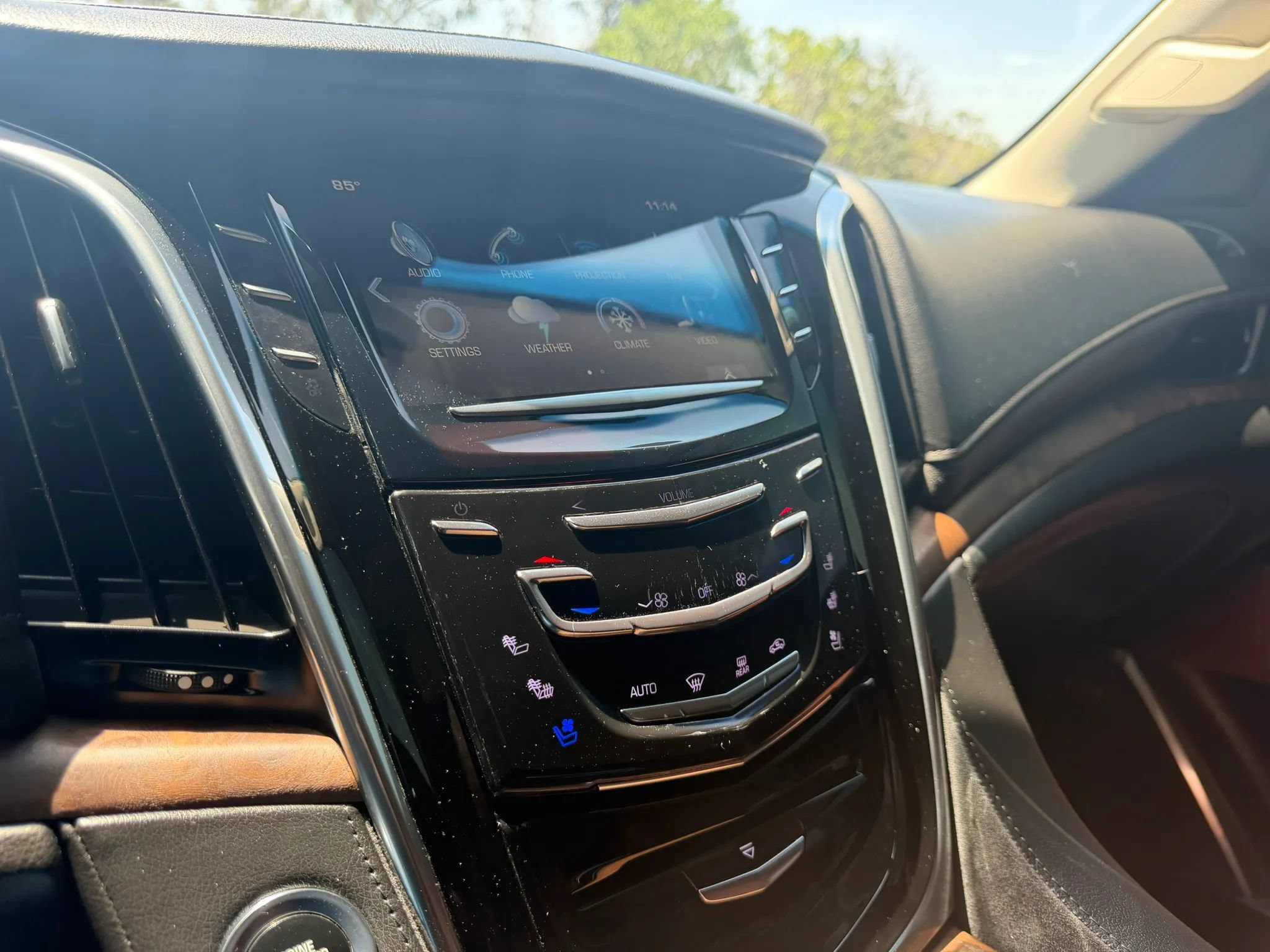 Used 2017 Cadillac Escalade Premium Luxury AWD/4WD image 25