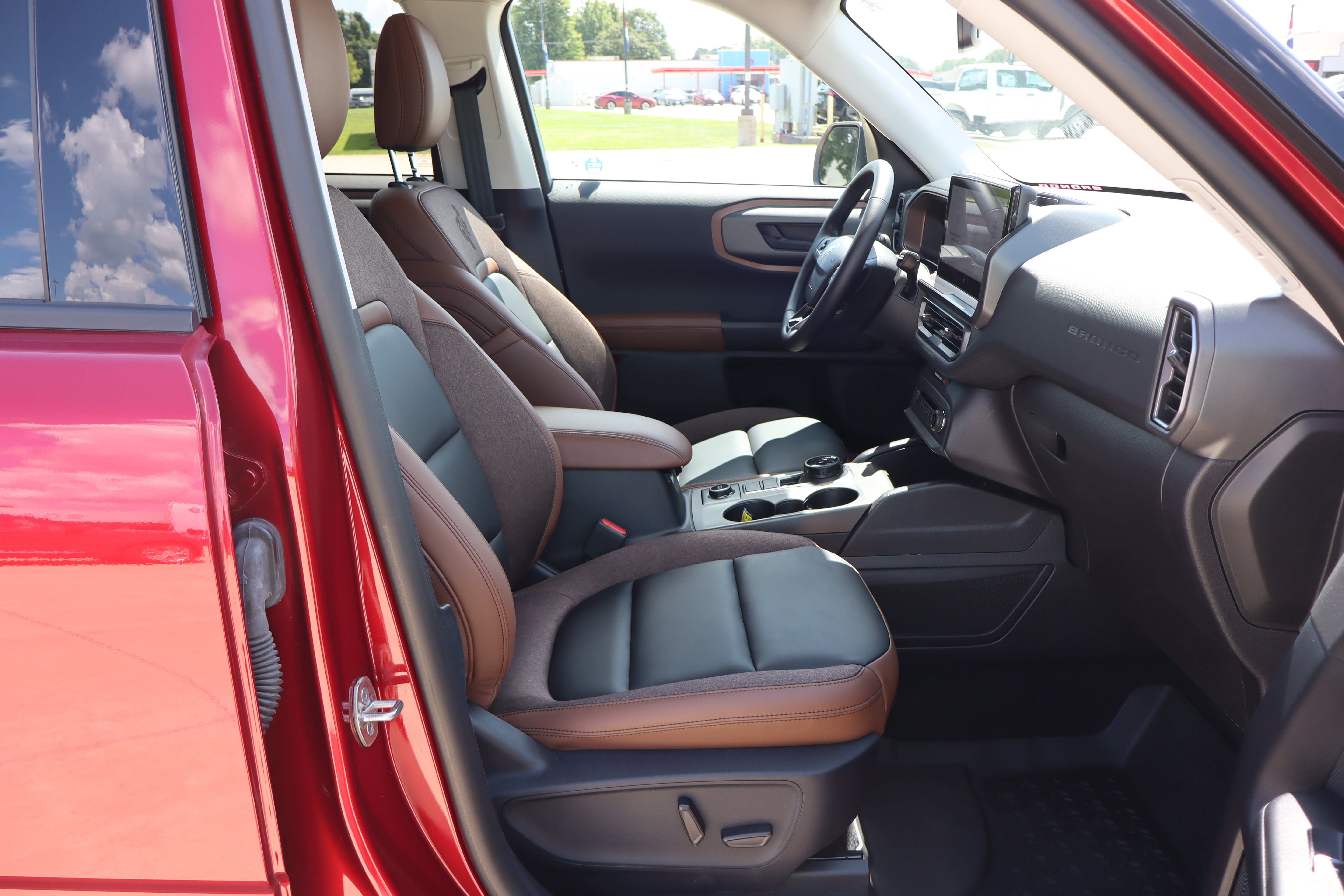 Used 2025 Ford Bronco Sport Outer Banks AWD/4WD image 12